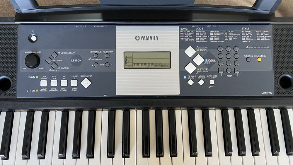 Teclado Yamaha + Suportes
