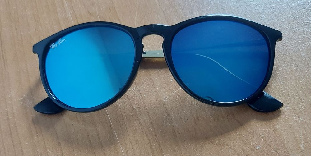 okulary przeciwsłoneczne marki Ray-Ban, model Erika (RB4171 601/55)