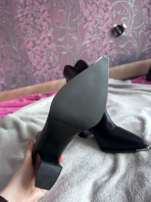 Ботінки на каблуку, зима , звертайтесь за номером телефону