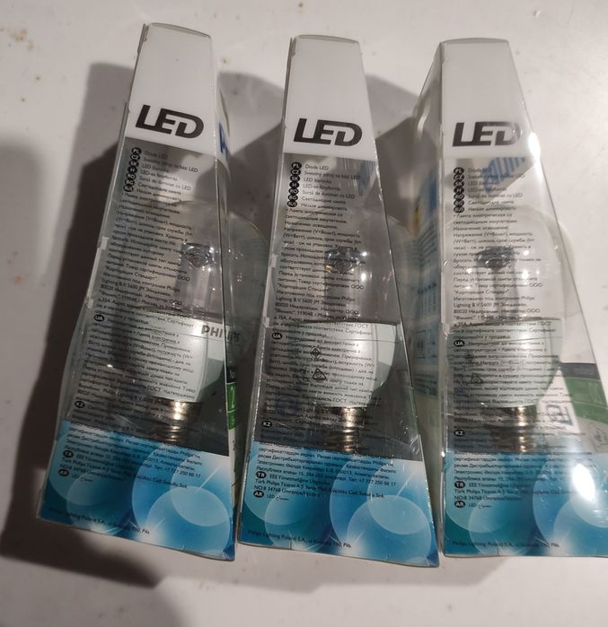 LED лампа Philips  E14