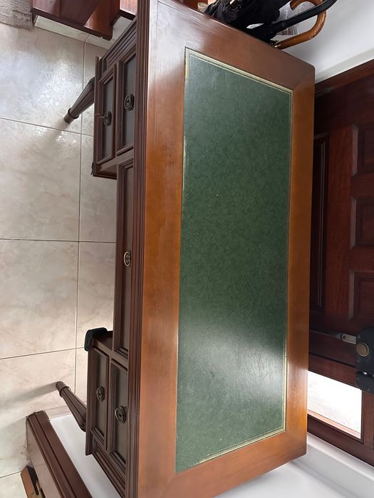 Mesa e Cadeirão de Escritório Madeira Maciça