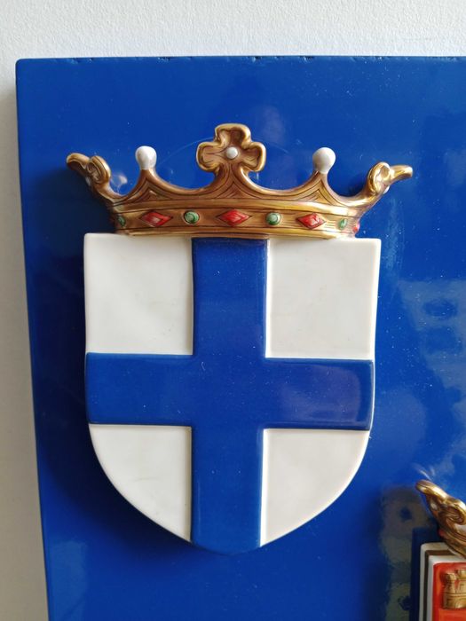 Conjunto de 5 placas com brasões em porcelana da Vista Alegre