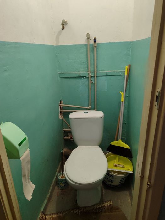 Продам 1/2 часть в  двухкомнатной кв. Ул.Рустави .Осипенковский р-н.