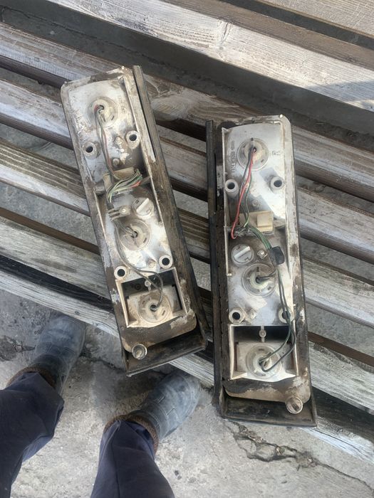 Продам задні фонарі до нісан ланглей .