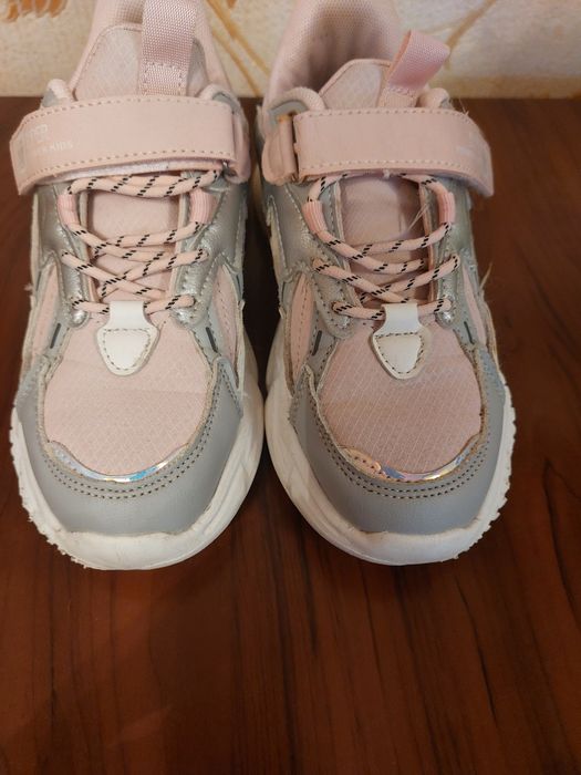 Продам красовки на девочку