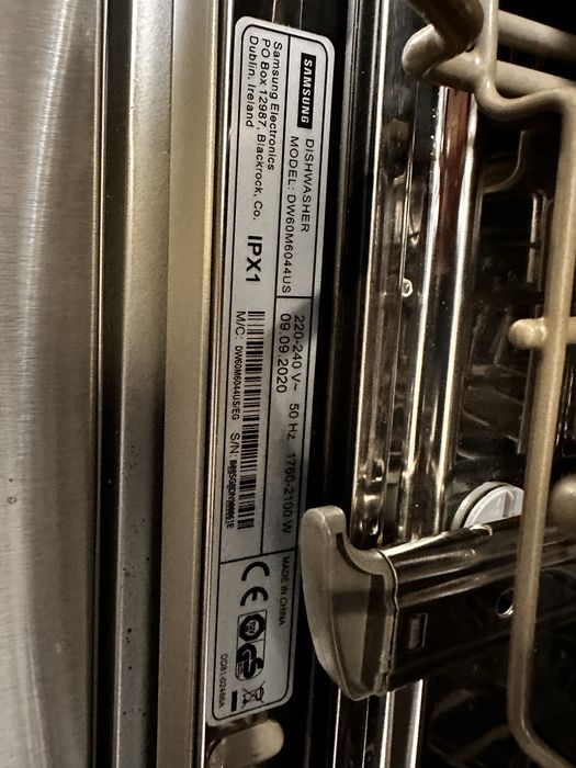 Вбудована посудомийна машина SAMSUNG,привезена з Німеччини.