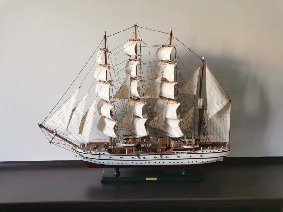 Model żaglowca Dar Pomorza