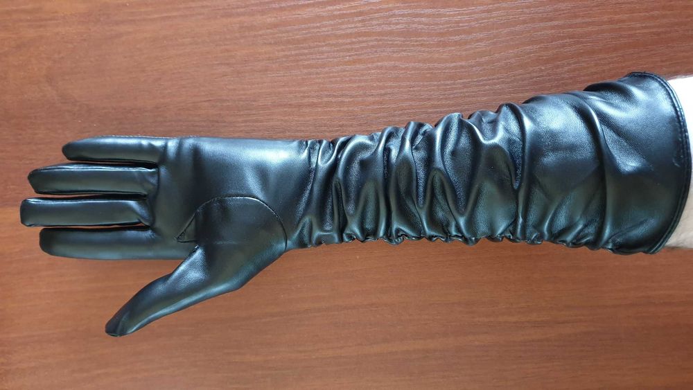 Рукавички жіночі довгі чорні зі складками, розмір S
