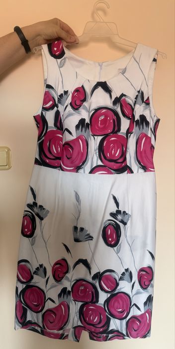 Sukienka różowa biała elegancka