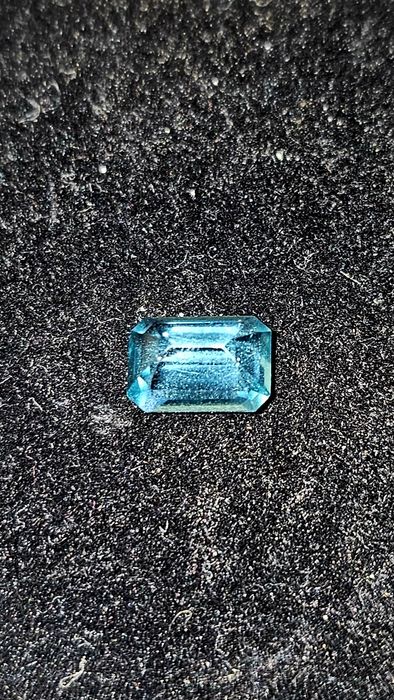Apatita Natural Neon Blue Extra 1,75 ct – Brasil