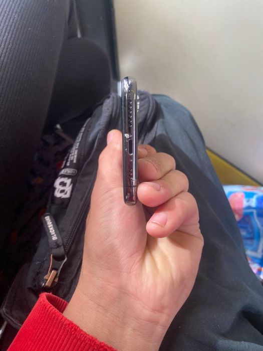 Продам айфон XS на 64 гб