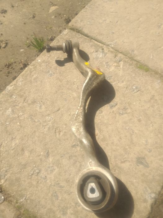 Права частина касети радіаторів БМВ-Х1. Ричаг правий.