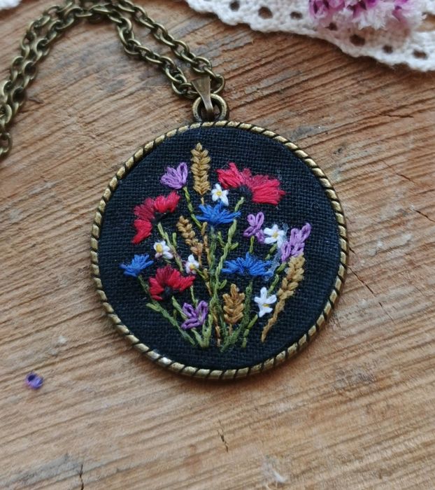 Haftowana biżuteria - naszyjnik handmade