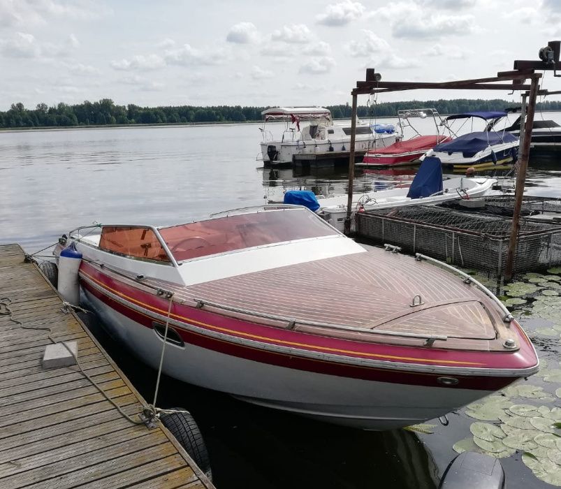 Motorówka kabinowa Jeanneau db23