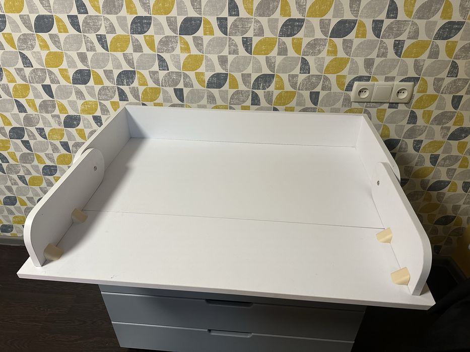 Комод з пилиналтним столиком