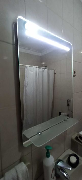 Espelho WC com luz e prateleira