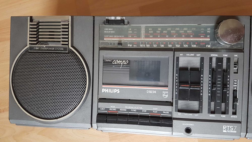 zabytkowy BoomBox Philips D-8234 z lat 80.