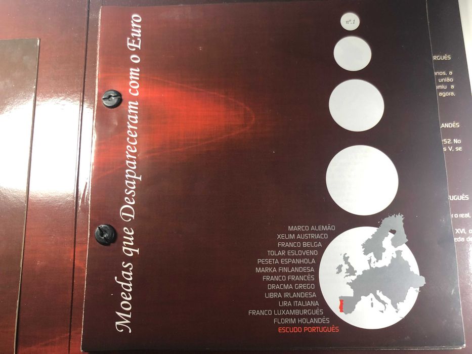 Livro com réplicas das moedas que desapareceram com o Euro