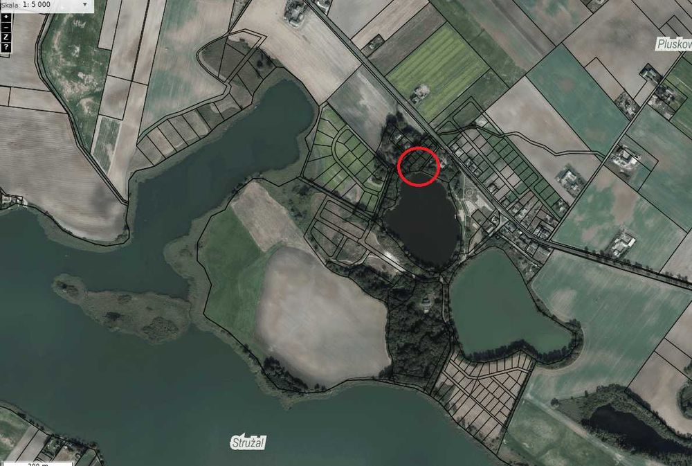 Działka nad jeziorem z bezpośrednim dostępem do wody