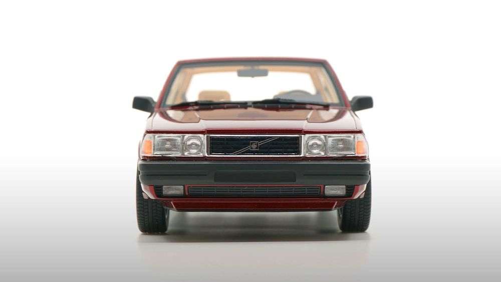 Unikat 320 sztuk Volvo 780 Bertone 1 18