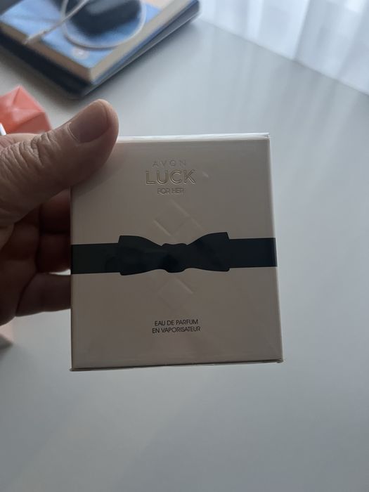 Туалетні води від Avon