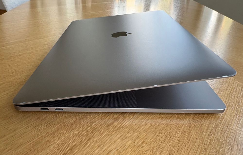 MacBook Pro 15", 32 GB RAM,  Intel Core i9, 2019 r. NOWA BATERIA