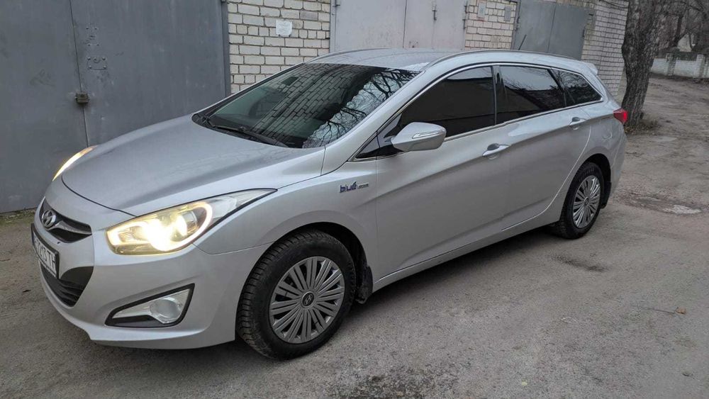 Продам симейний автомобыль