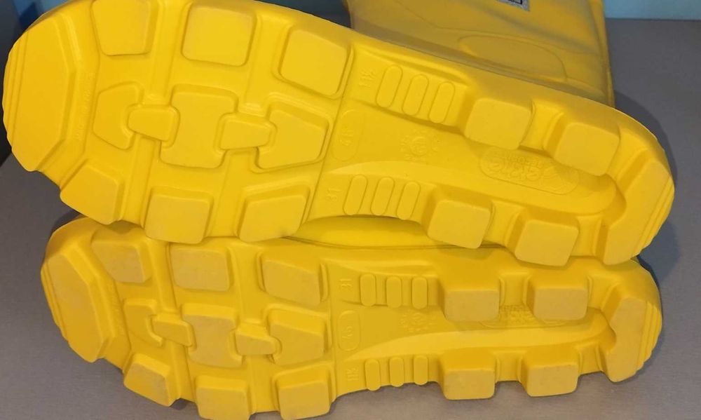 Профессиональные защитные  спец сапоги, обувь производства Франция.