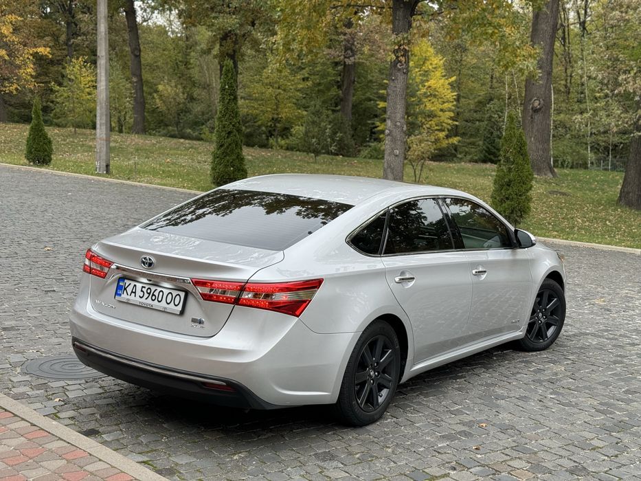 Пасажирські перевезення, індивідуальний трансфер на Тойота  Авалон