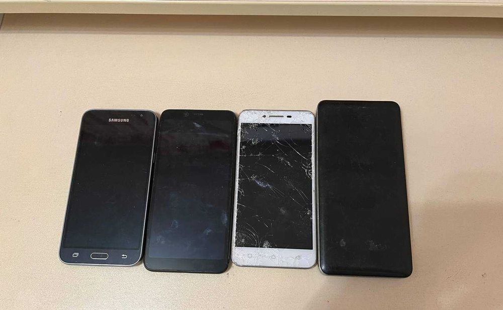 3 телефони одним лотом на запчасті + повербанк
