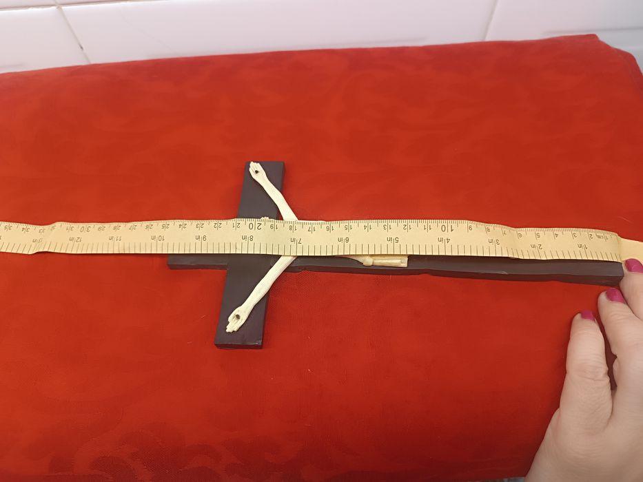 Crucifixo em Madeira com Cristo. 25 cm