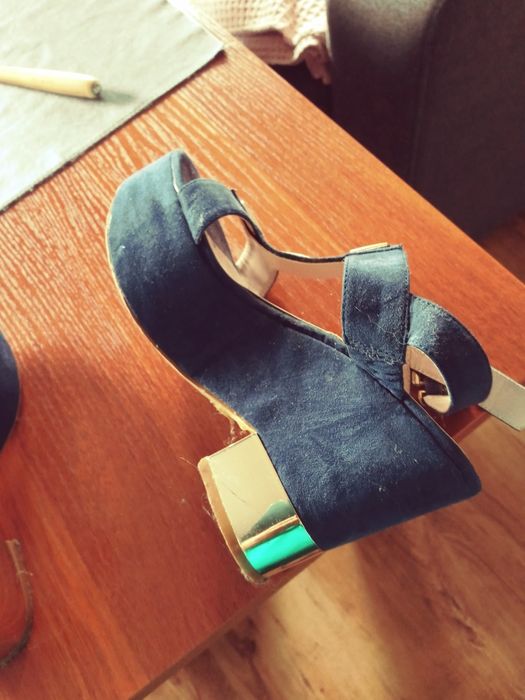 Sandaly granat welur 35 koturna zlote dodatki