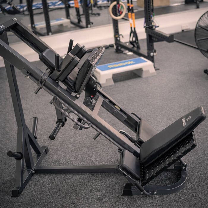 NOVA- Leg Press & Hack Squat Titanium Strength