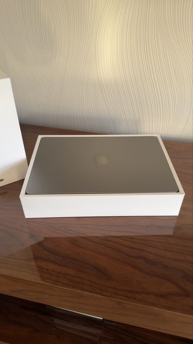 MacBook Air 13″ M3 – Como Novo (Fatura 2024) – 8 GB RAM / 256 GB SSD