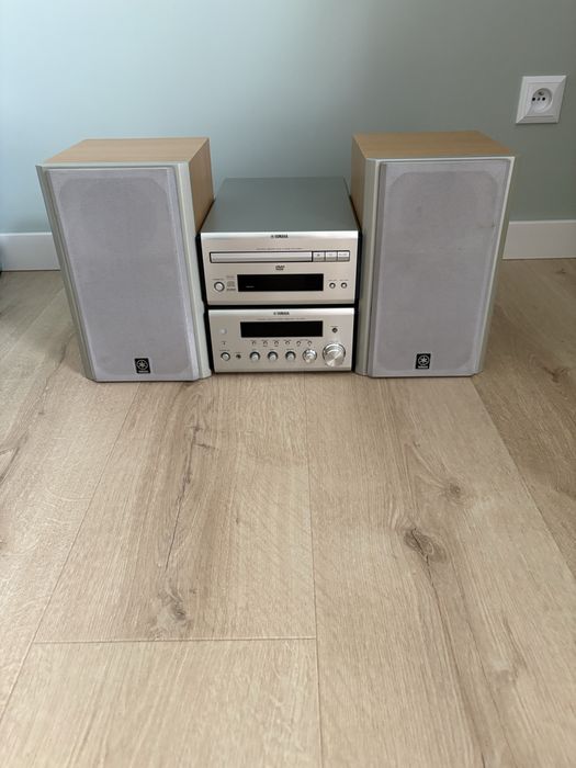 Mini wieża PianoCraft Yamaha model E810 plus 2 głośniki NX-E800.