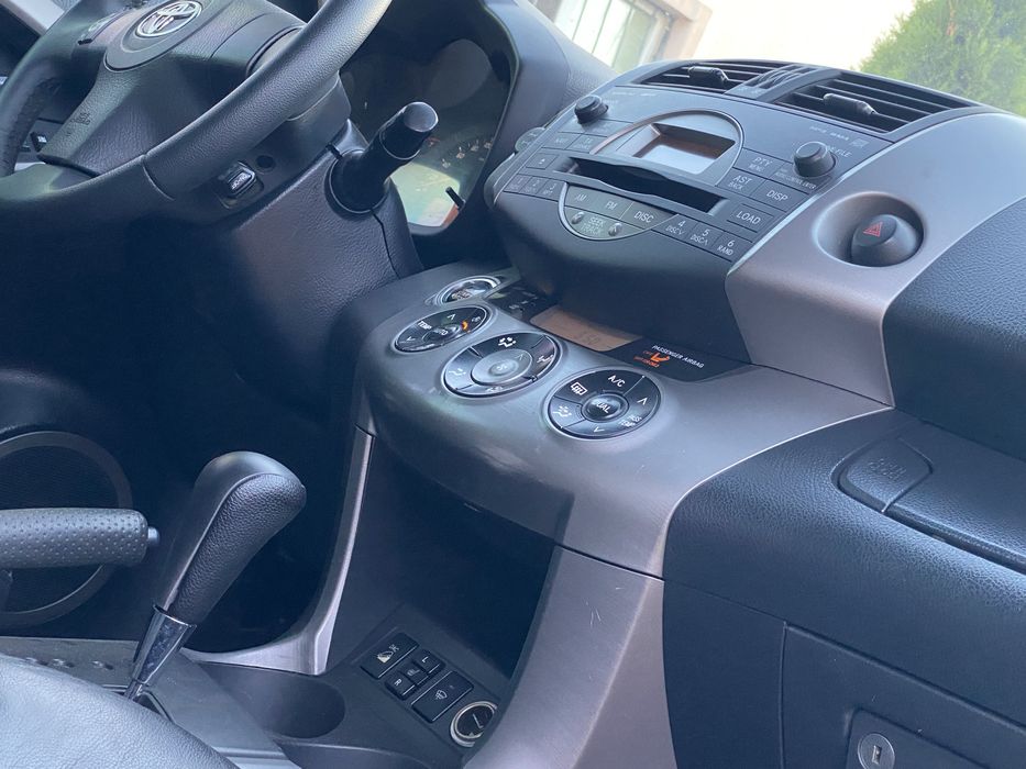 Продам Toyota Rav4