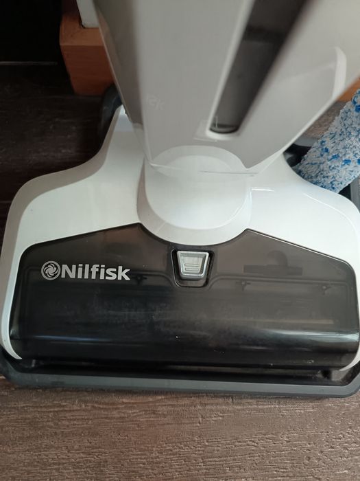 Aspirador Nilfisk Combi 2 em 1 (Aspira e Lava) – Como Novo