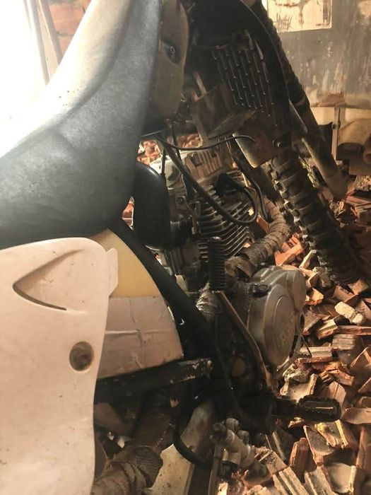 AJP 125CC motor avariado mota com documentos