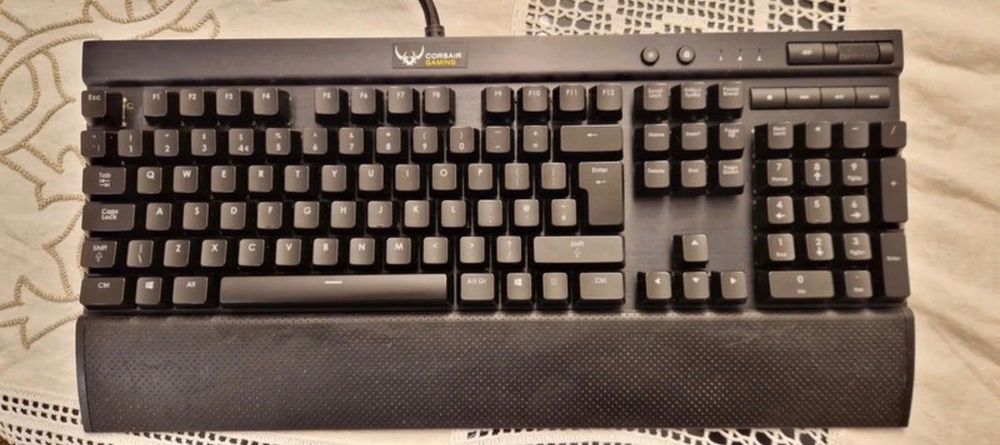 Corsair Gaming K70 RGB Mechanical Gaming Keyboard — CHERRY®️ MX Brown (UK)