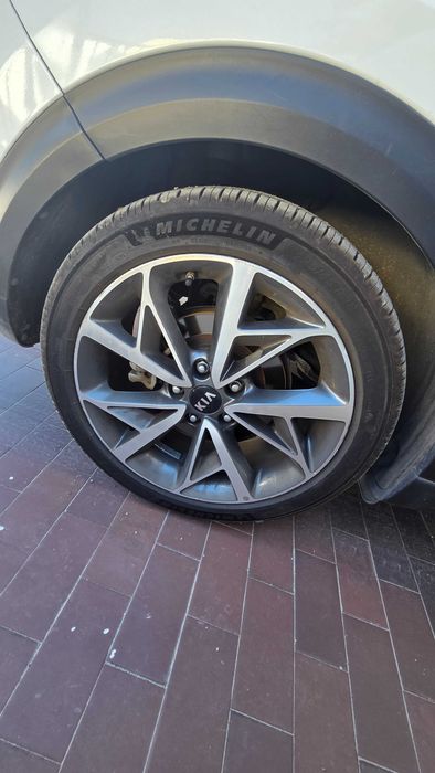 Kia niro tech hybrid
