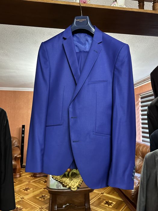 Чоловічий класичний костюм