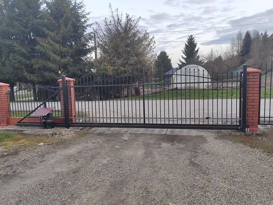 Sprzedam bramę rozsuwaną razem z bramka