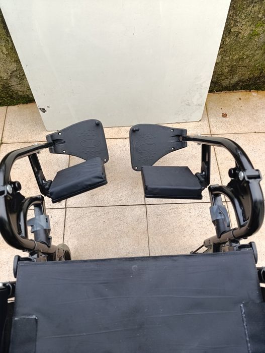 Cadeira de rodas usada