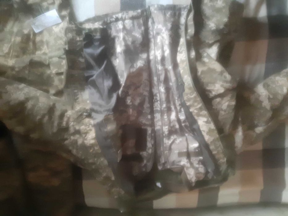 Куртка і штани військові