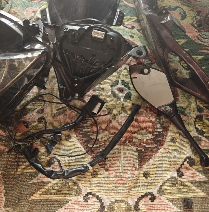 Кріплення дзеркал та дзеркало Suzuki gsx -r 1000 k5 k6 та інше