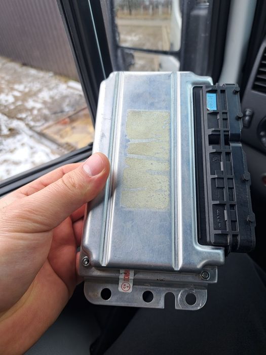 Електронний блок управління двигуном ваз2107.