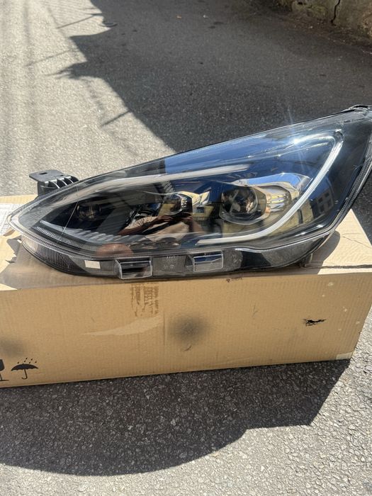 Farol ford 2019 como novo
