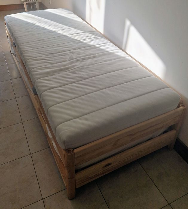 Cama empilhável IKEA UTÅKER 2 camas individuais 90×200 cm + 2 colchões