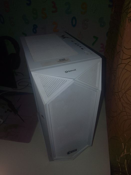 Корпус QUBE, білий, з загартованим склом