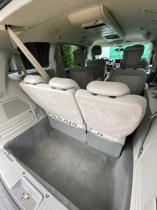 Chrysler Grand Voyager 7 МЕСТ в полной комплектации (2.8 дизель)